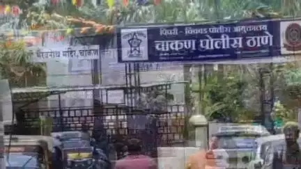 खेड: चाकण येथे भरधाव कारची रिक्षाला धडक; रिक्षाचालक जखमी