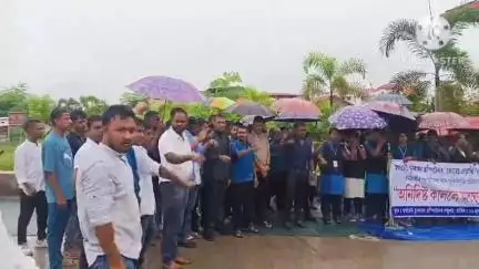 ডিমৌ: স্বৰ্গদেউ চ্যুকাফা হস্পিটেলৰ সন্মুখত কোৱেচ এজেঞ্চিৰ উদ্যোগত অৱস্থান ধৰ্মঘট