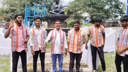 నిర్మల్: విన్నర్స్ పాఠశాల 3 బ్రాంచీలుగా ఏర్పడి ఇష్టారాజ్యంగా వ్యవహరిస్తున్నా పట్టించుకోని డీఈవోను విధుల నుంచి తొలగించాలి: TGVP నేతలు