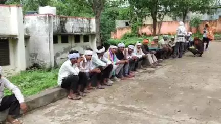 डूंगरपुर: सदर थाना क्षेत्र के माथुगामड़ा रोड पर सवारियों से भरा ऑटो बेकाबू होकर पलटा, बुजुर्ग की मौत व 3 अन्य सवारियां हुई घायल
