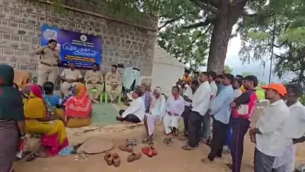 ಇಳಕಲ್‌: 'ಮನೆ ಮನೆಗೆ ಪೊಲೀಸರು' ಗೊರಬಾಳ ಗ್ರಾಮದಲ್ಲಿ ಜಾಗೃತಿ ಮೂಡಿಸಿದ ಪೊಲೀಸರು