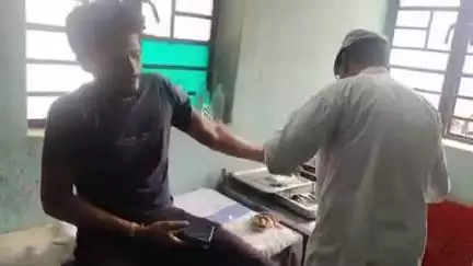 झाझा: चांय गांव में चाचा-चाची ने भतीजे को पीटा, खेत में ट्रैक्टर ले जाने को लेकर हुआ विवाद