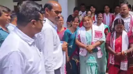 তিনিচুকীয়া: হাপজান উন্নয়ন খণ্ডৰ কাৰ্যালয়ত মাকুম আঞ্চলিক পঞ্চায়তৰ শপত গ্ৰহণ অনুষ্ঠান