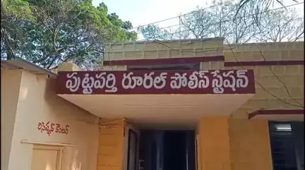 పట్టణంలోని సూపర్ స్పెషాలిటీ ఆస్పత్రి క్వార్టర్స్ వద్ద 10 ఇళ్లలో చోరీ, 34 తులాల బంగారం, రూ.8.25 లక్షల నగదు అపహరణ