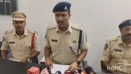విజయనగరం: డెంకాడ మండలంలోని అయినాడ వద్ద 37 కిలోల గంజాయి స్వాధీనం, ఇద్దరు అరెస్ట్‌, వివరాలు వెల్లడించిన ఎస్పీ వకుల్ జిందాల్