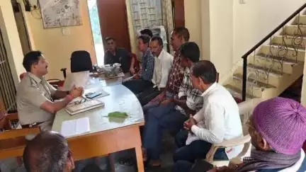 बागेश्वर: थानाध्यक्ष कौसानी ने त्रिस्तरीय पंचायत चुनाव के दृष्टिगत की ग्राम प्रहरियों की मीटिंग, दिए आवश्यक दिशा-निर्देश