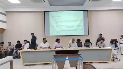 కలెక్టరేట్‌లో వాడీవేడిగా సాగిన జిల్లా సమావేశం, పలు ప్రశ్నలు సంధించిన ఎమ్మెల్యేలను సముదాయించిన ఇన్ఛార్జ్‌ మంత్రి నారాయణ