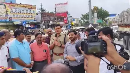 ಶಿವಮೊಗ್ಗ: ನಗರದ ಉಷಾ ವೃತ್ತದಲ್ಲಿ ತಾತ್ಕಾಲಿಕ ಟ್ರಾಫಿಕ್ ಸಿಗ್ನಲ್ ಅಳವಡಿಕೆ