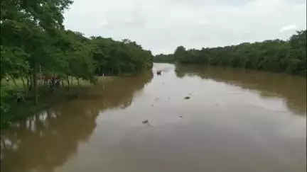 দেৰগাঁও: দেৰগাঁৱৰ গেলাবিল নদীত পৰি এজন সন্ধানহীন, ঘটনাস্থলীত আৰক্ষী-এছডিআৰএফ বাহিনী উপস্থিত হৈ অব্যাহত ৰাখিছে উদ্ধাৰ অভিযান