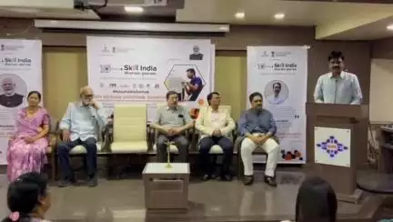 ભરૂચ: શહેરમાં જન શિક્ષણ સંસ્થાન ખાતે ધારાસભ્યની ઉપસ્થિતિમાં વર્લ્ડ યુથ સ્કીલ ડેની ઉજવણી અંતર્ગત સ્વચ્છતા પખવાડિયાનો શુભારંભ કરાયો