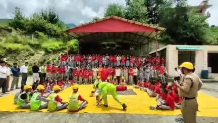 कुल्लू: आपदा प्रबंधन पर एक दिवसीय प्रशिक्षण कार्यक्रम आयोजित, बच्चों को बताये गए आपातकालीन स्थिति में बचाव के तरीके