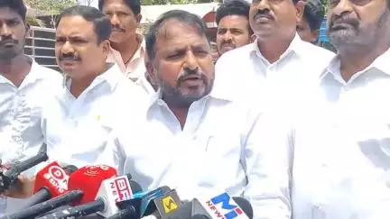 గుంటూరు: దళిత కుటుంబం ఎదుగుదలను చూసి ధూళిపాళ్ల భయపడ్డారు: నగరంలో మాజీ మంత్రి సాకే శైలజానాథ్