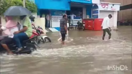 मेदिनीनगर (डालटनगंज): पलामू में मूसलाधार बारिश से जनजीवन प्रभावित, डीसी ने बारिश को लेकर बुलाई उच्च स्तरीय बैठक