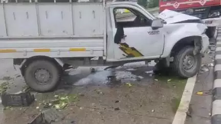 राजातालाब: वाराणसी - प्रयागराज राष्ट्रीय राजमार्ग 19 पर दुर्घटना, गैस टैंकर ने सब्जी लदी पिकअप को मारी टक्कर