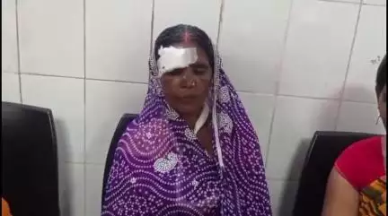 भभुआ: चौरसिया के समीप रोपनी करने गई एक महिला बाइक की चपेट में आने से हुई घायल, सदर अस्पताल में इलाज जारी