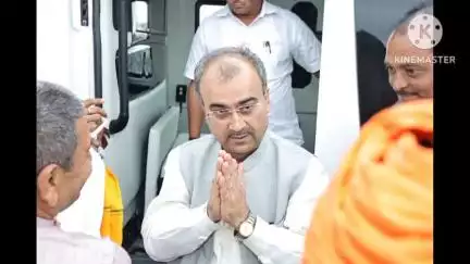 छपरा: छपरा से सिवान जाते समय चैनवा टोल टैक्स पर हुआ स्वास्थ्य मंत्री का स्वागत