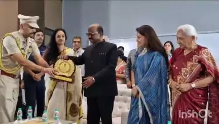 রাজারহাট: সল্টলেকের CII প্রেক্ষা গৃহে অনুষ্ঠিত ক্রাফট এক্সিবিশনের শুভ উদ্বোধন করেন রাজ্যপাল সি ভি আনন্দ বোস