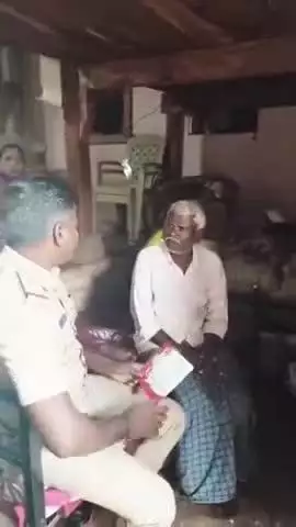 ಗುಳೇದಗುಡ್ಡ: ತಾಲೂಕಿನ ಇಂಜಿನವಾರಿ ಗ್ರಾಮದ ಪ್ರತಿ ಮನೆಗೆ ಭೇಟಿ ಕೊಟ್ಟ ಪೊಲೀಸ್ ಪಡೆ