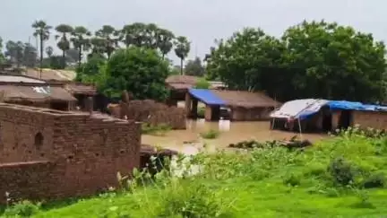 बोध गया: बोधगया के बतसपुर गांव में बाढ़ जैसे हालात, SDRF टीम ने किया रेस्क्यू, आपदा पदाधिकारी ने किया निरीक्षण