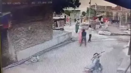 देवास: ग्राम करनावद में दो पक्षों में विवाद, एक पक्ष ने पुलिस अधीक्षक कार्यालय में शिकायत की, सीसीटीवी फुटेज आया सामने