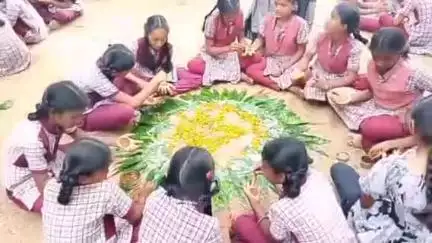 నిర్మల్: జిల్లా కేంద్రంలోని మంజులాపూర్ లో గల ప్రభుత్వ ఉన్నత పాఠశాలలో ఆషాడ మాసాన్ని పురస్కరించుకొని గోరింటాకు పండుగ ఉత్సవాలు