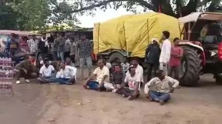 गाडरवारा: साली चौका पोडार तिगडा पर किसानों का चक्का जाम, मूंग तुलाई न होने से किसान परेशान