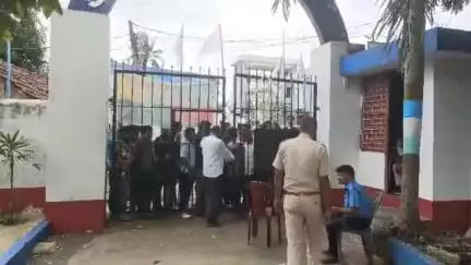 তমলুক: নন্দীগ্রাম কলেজে ভাইপো গ্যাং,পিসি গ্যাং এবং অধিকারী গ্যাং একসাথে ফাংশন করছে,আজ নন্দীগ্রামে বলেন SFIর রাজ্য সম্পাদক