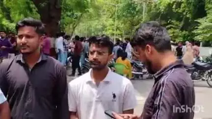 कोल: AMU में लीनियर अल्जेब्रा में बड़ी संख्या में छात्र फेल, रीचेकिंग की मांग करते हुए छात्रों ने किया प्रदर्शन