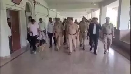 अमरोहा: एसपी के आदेश पर अमरोहा न्यायालय में सुरक्षा व्यवस्था को लेकर चलाया गया चेकिंग अभियान