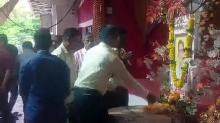 नरसिंहपुर: शगुन गार्डन में श्रद्धांजलि सभा के दौरान पत्रकार कौशलेंद्र जाट को दी गई श्रद्धांजलि