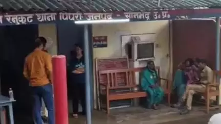 दुधि: रेणुकूट में रेलवे ट्रैक पर मिला शव, मृतक के जेब से मिले सुसाइड नोट में बड़े भाई को ठहराया जिम्मेदार