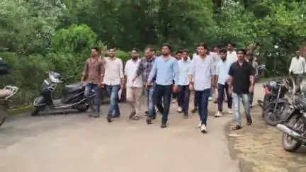 बीना: खिमलासा रोड स्थित शासकीय आईटीआई के छात्रों ने संस्था प्रमुख पर भेदभाव का आरोप लगाकर तहसील में किया प्रदर्शन