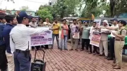 अनूपपुर: ऑटो चालकों ने लिया नशा मुक्ति का संकल्प, यातायात अनूपपुर ने चलाया अभियान, ऑटो यूनियन व पत्रकार भी शामिल