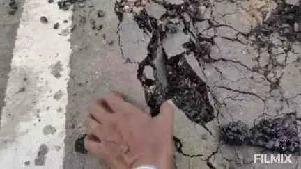 मुरैना: जिगनी गांव से जलालपुर जाने वाली सड़क में हुई धांधली, ग्रामीणों ने लगाया आरोप,ADM ने कार्रवाई दिया आश्वासन#jansamasya