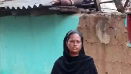 मांडर: मलती हिना में लगातार बारिश के कारण परवीन का मकान गिरा