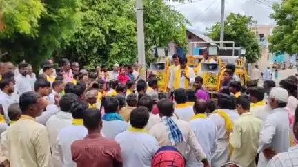 ఎమ్మిగనూరు: గోనెగండ్ల మండలంలోని అలువాలలో పర్యటించిన ఎమ్మెల్యే బీవీ జయ నాగేశ్వర్ రెడ్డి.. గ్రామ సమస్యలను పరిష్కరిస్తాం..