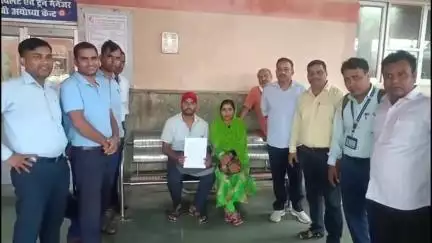 रेलवे की मनमानी के विरोध में वरिष्ठ सहायक लोको पायलट ने किया धरना