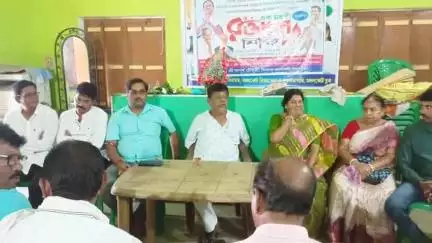 মঙ্গলকোট: একুশে জুলাই ধর্মতলার সমাবেশে মঙ্গলকোট থেকে অধীক সংখ্যক মানুষকে হাজির করানোর লক্ষ্যে বৈঠক করলেন‌ এলাকার MLA অপূর্ব চৌধুরী