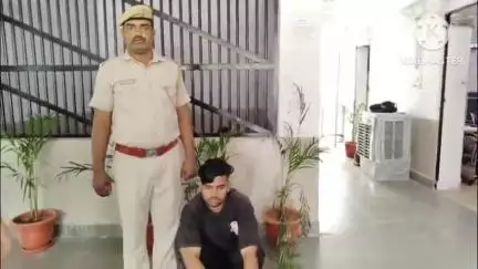 सवाई माधोपुर: सवाई माधोपुर थाना कोतवाली ने अवैध शराब बेचते हुए एक आरोपी को गिरफ्तार कर अवैध शराब को किया ज़ब्त