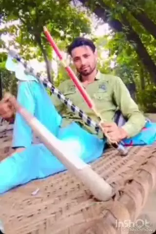 नकुड: तीतरो में युवक ने हाथों में तलवार और बलकटी लहराते हुए वीडियो सोशल मीडिया पर किया वायरल