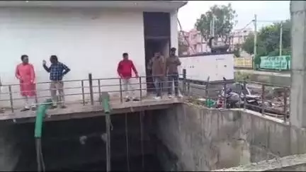 चरखी दादरी: चरखी दादरी में जल निकासी को लेकर युद्ध स्तर पर कार्य जारी, नगर परिषद चेयरमैन बख्शीराम सैनी ने किया निरीक्षण