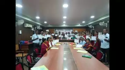 ପରଜଙ୍ଗ: କଙ୍କଡାହାଡ଼ ବ୍ଲକ ସଭାଗୃହରେ ବୁଧବାର ୩ଟାରେ ବିଏଲଓଙ୍କୁ ନେଇ ବୈଠକ ଉପସ୍ଥିତ ରହିଲେ ବିଡ଼ିଓ ଯଶୋବନ୍ତ ଦେହୁରୀ