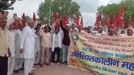 लोहारू: किसान संगठनों ने ₹350 करोड़ बीमा फ्रॉड व अन्य मांगों के लिए लोहारू SDM कार्यालय पर डाला अनिश्चितकालीन महापड़ाव