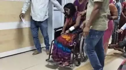 ଅନୁଗୋଳ: କନିଆବେଡ଼ା ଗ୍ରାମରେ ହାତ କାଟି ମହିଳା ଗୁରୁତର