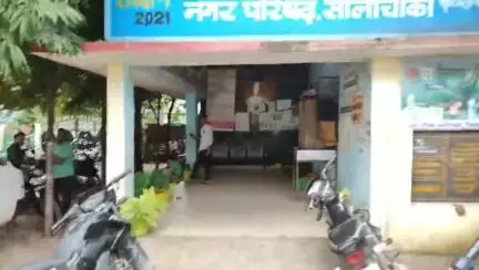 गाडरवारा: सालीचौका परिषद में CMO ने दी जानकारी, बारिश के बाद वार्डों में पानी निकासी और दवाई पाउडर का छिड़काव जारी