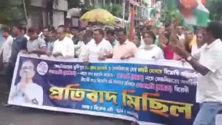 কোচবিহার ১: "সব বাঙালি এক হও" স্লোগানকে সামনে রেখে কোচবিহার শহরের NRC বিরোধী প্রতিবাদ মিছিল তৃণমূল কংগ্রেসের