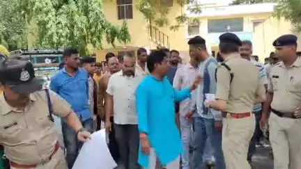 मंदसौर: एसपी ने नशे के विरुद्ध ऑटो टेंपो यूनियन की जन जागृति रैली को हरी झंडी दिखाई