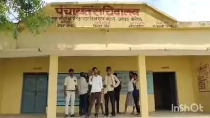 बिधूना: ऐरवाकटरा क्षेत्र के सूरजपुर ऐरवा में पंचायत घर का ताला तोड़कर चोरों ने की चोरी, पुलिस जांच में जुटी