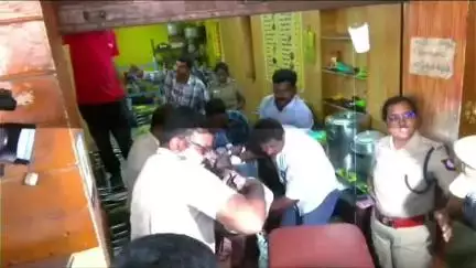 சேலம்: சேலம் அஸ்தம்பட்டி பகுதியில் கொலை குற்றவாளி வெட்டி கொலை செய்யப்பட்ட சம்பவத்தில் நான்கு பேர் கைது