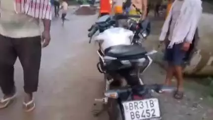 बिदुपुर: चेचर चौक के पास ट्रैक्टर की चपेट में आने से बाइक सवार युवक की मौत, एक घायल